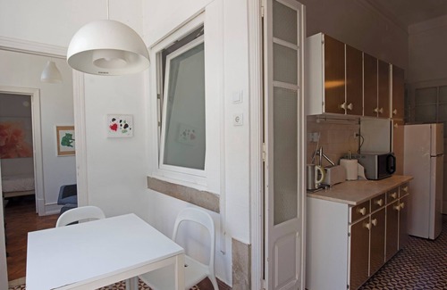 Sao Sebastiao da Pedreira House | Holiday Home 'Traditional with Garden' with Private Garden and Wi-Fi