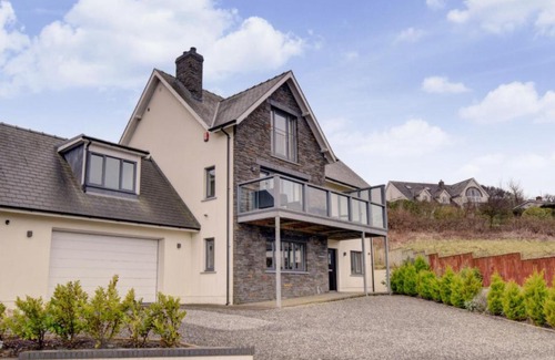 Tan-y-groes House | Holiday Home Tresaith by Interhome