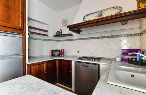 Lacona House | Holiday Home 'Trilocale Lavanda A Lacona' with Sea View, Shared Pool and Wi-Fi