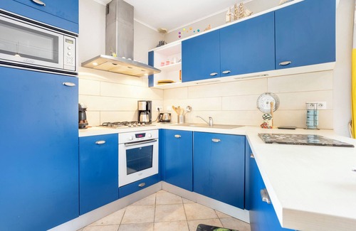 Kerlaz House | Holiday Home 'Ty An Aod - Vue Mer' with Private Terrace, Shared Garden and Wi-Fi
