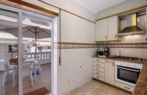 Alfa-Mar House | Holiday Home 'V2 A 400 M Da Praia Da Falésia' with Private Terrace, Balcony and Wi-Fi
