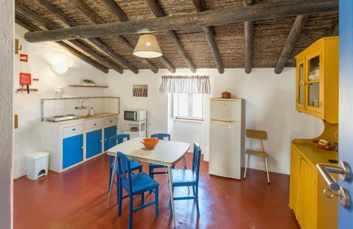 Sao Luis Apartment | Holiday Home 'Vale De Gaios' with Mountain View, Wi-Fi and Air Conditioning