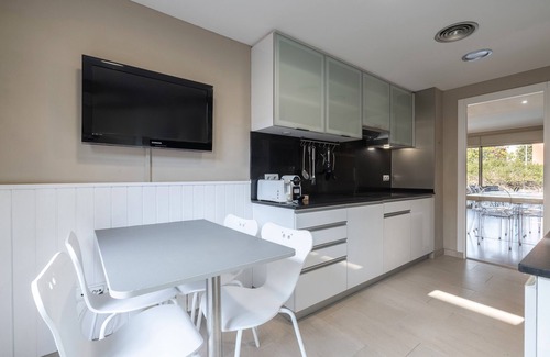 Cambrils House | Holiday Home 'Vidalet Solo Familias' with Private Pool, Wi-Fi and Air Conditioning