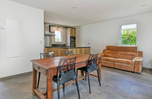 Piriac-sur-Mer House | Holiday Home 'Villa Ker Minet - Maison 4 Pers' with Private Terrace, Wi-Fi and Air Conditioning