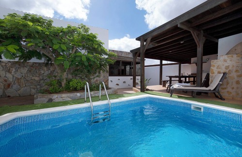 Betancuria House | Holiday Home "Villa Antonia" with Pool, Wi-Fi, Terraces and Garden