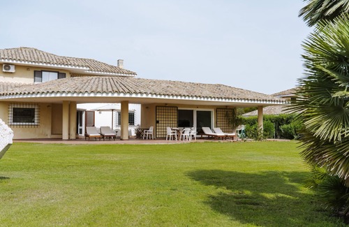 Pula House | Holiday Home 'Villa Degli Olivi' with Sea View, Garden, Terrace & Wi-Fi