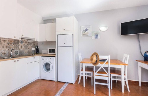 Cala'n Bosch House | Holiday Home 'Villa Seve' close to the Beach with Shared Pool & Wi-Fi