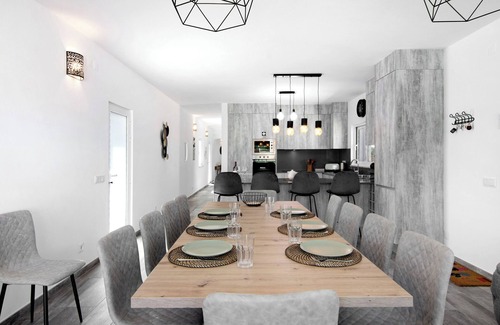 Silves House | Holiday Home 'Villa Flora' with Mountain View, Wi-Fi and Air Conditioning