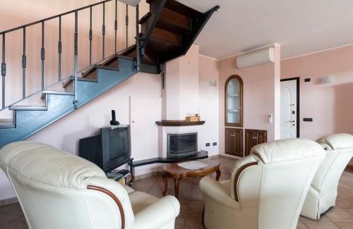 Villa Viani House | Holiday Home Villa Fontana Vecchia by Interhome