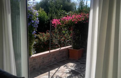 San Teodoro City Centre House | Holiday Home 'Villa Genovesi Tamerici' near the Sea with Garden & Wi-Fi
