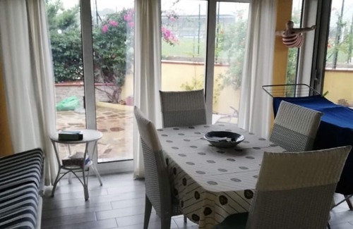 San Teodoro City Centre House | Holiday Home 'Villa Genovesi Tamerici' near the Sea with Garden & Wi-Fi