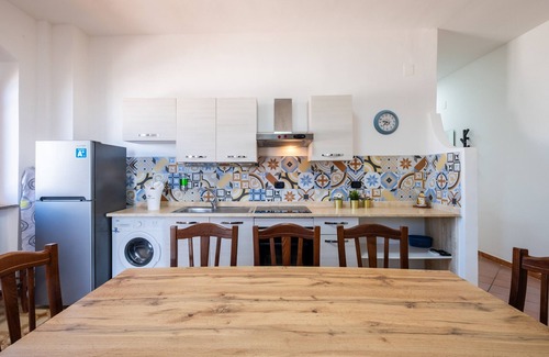 Sant'Isidoro House | Holiday Home 'Villa Gaudì - Sagrada' with Sea View, Wi-Fi and Air Conditioning