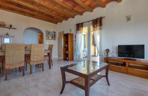 Rafol de Almunia House | Holiday Home Villa Jacaranda