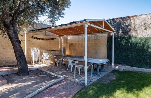 Brunete Villa | Holiday Home 'Villa Pilara - Brunete' with Private Pool, Wi-Fi and Air Conditioning