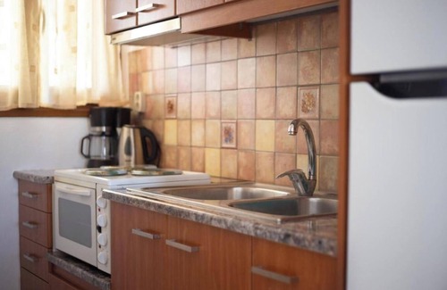 Mpatsi House | Holiday Home 'Villa Virginia' with Balcony, Wi-Fi and Air Conditioning