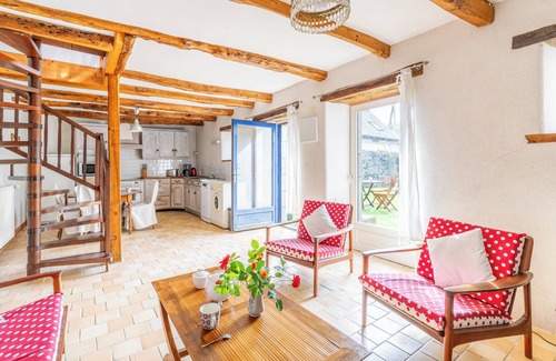 Pordic House | Holiday Home 'Ville Daniel' with Private Terrace, Private Garden and Wi-Fi