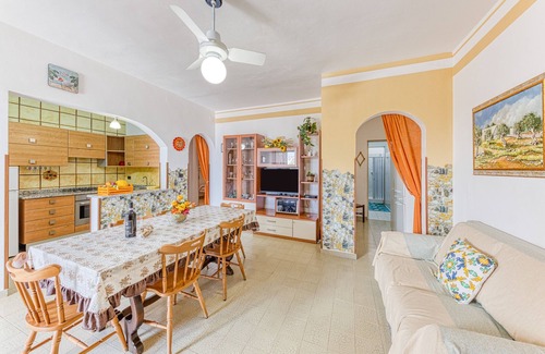 Torre Vado House | Holiday Home "Villetta Montirossi" with Sea View & Terraces