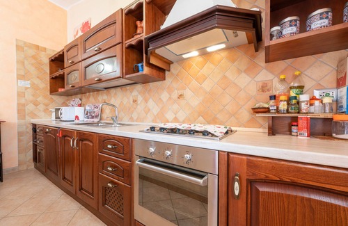 Solanas House | Holiday Home 'Villetta Bacio Del Sole' with Mountain View, Private Terrace and Private Garden