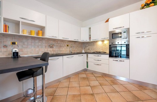 Soiano del Lago House | Holiday Home 'Villetta Oleandri' with Shared Pool, Wi-Fi and Air Conditioning