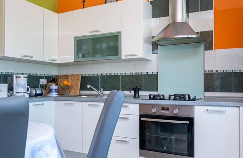 Kustici House | Holiday Home Violet - Three Bedroom Holiday Home
