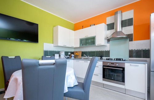 Kustici House | Holiday Home Violet - Three Bedroom Holiday Home