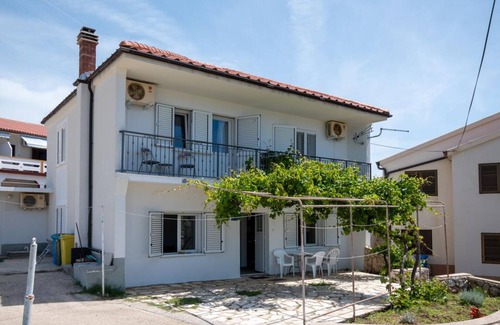 Kustici House | Holiday Home Violet - Three Bedroom Holiday Home
