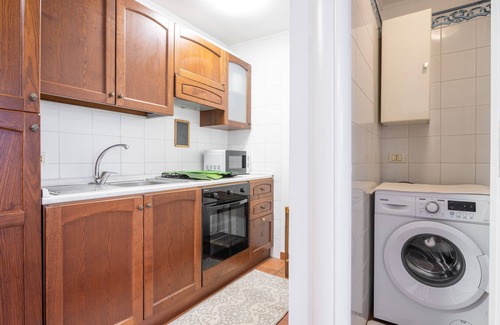 Pirri House | Holiday Home 'Virgilio House 3' with Private Terrace, Wi-Fi and Air Conditioning