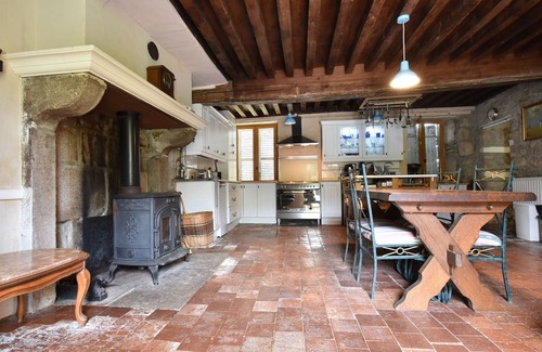 Dun-les-Places House | Holiday home with large garden