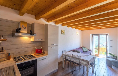 Vesio House | Holiday home with balcony and garden