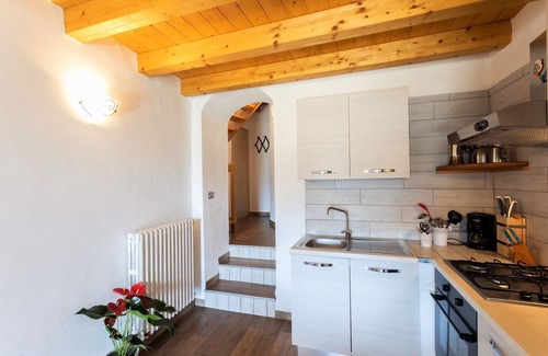 Vesio House | Holiday home with balcony and garden