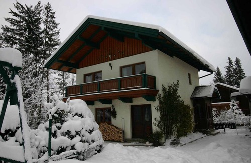 Strobl House | Holiday home with barbecue and children's playground