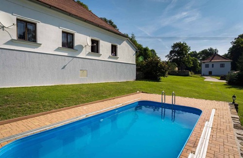 Bezdekov House | Holiday home with outdoor swimming pool