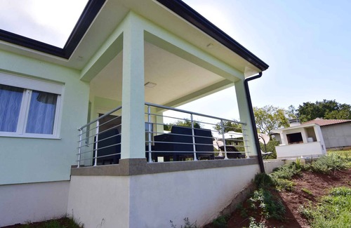 Radini House | Holiday home with outdoor swimming pool