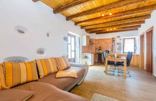 Kornic House | Holiday home with pool and air conditioning