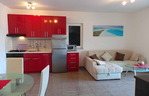 Milcetici House | Holiday home With pool 100 m from the beach
