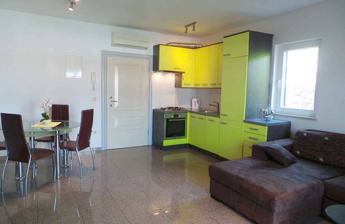 Milcetici House | Holiday home With pool 100 m from the beach
