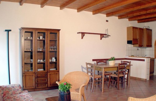 Montelparo House | Holiday Home with Pool Tennis Court Parking