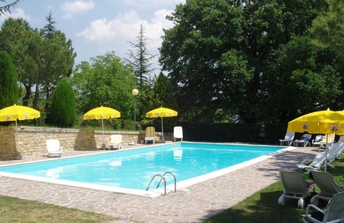 Montelparo House | Holiday Home with Pool Tennis Court Parking