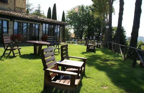 Montelparo House | Holiday Home with Pool Tennis Court Parking