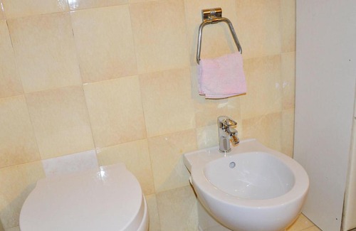 Montioni House | Holiday home with private garden, about 1 km from the lake