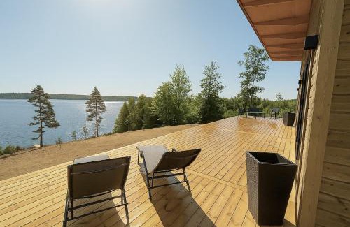 Lonashult House | Holiday home with sauna and lake view in scenic Lonashult