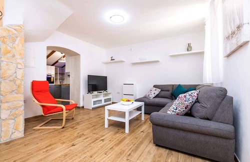 Veli Losinj House | Holiday home with terrace and barbecue