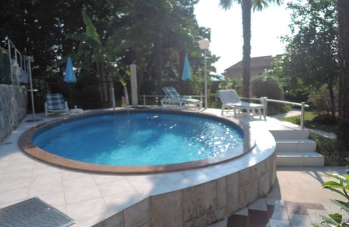 Opric House | Holiday home with use of pool