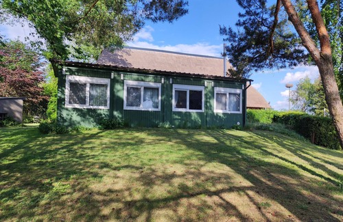 Boizenburg House | Holiday Home 'Wohncontainer Derdak' with Private Terrace, Wi-Fi and Air Conditioning