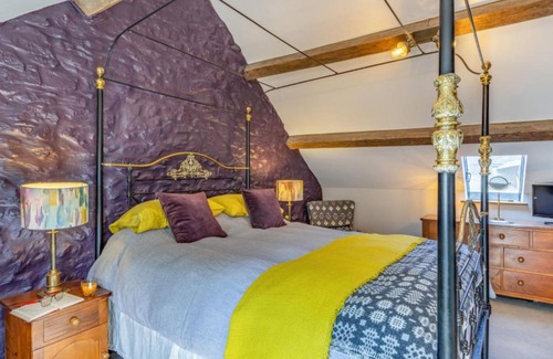 Garn Fadryn House | Holiday Home Ysgubor Sarn by Interhome