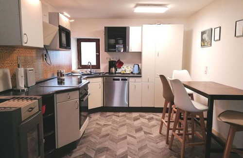 Neuerburg House | Holiday Home 'Zum Burgfried' with Wi-Fi