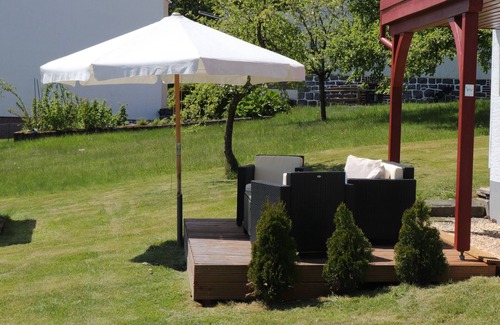 Hardt House | Holiday Home 'Zur Schönen Aussicht' with Private Terrace, Private Garden and Wi-Fi