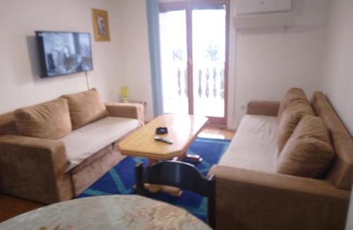 Hadzici House | Holiday House Afan
