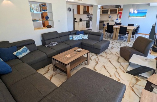 Balchik House | Holiday house Balchik for 1 - 16 persons with 5 bedrooms - Holiday house