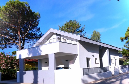 Bibione Lido dei Pini House | Holiday house Bibione for 1 - 10 persons with 4 bedrooms - Twin house
